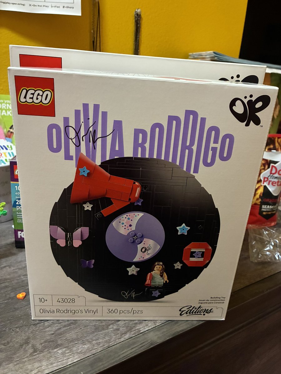 That_soft_boy's tweet photo. SKDJSHAJAJBXJKALAKQJABS NEW LEGO SETS https://t.co/O8tnquzkYc