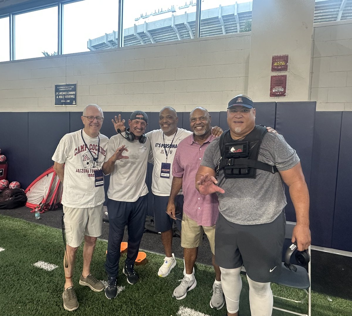 TomDudd's tweet photo. Ran into some defensive royalty at @ArizonaFBall practice last evening. Chuck, Lamonte, Ricky, Salave’a, and the photo by B. Sanders. These guys and more Cats always gave their all, and still do. They like what they see this year. https://t.co/GAxhirQ2ur