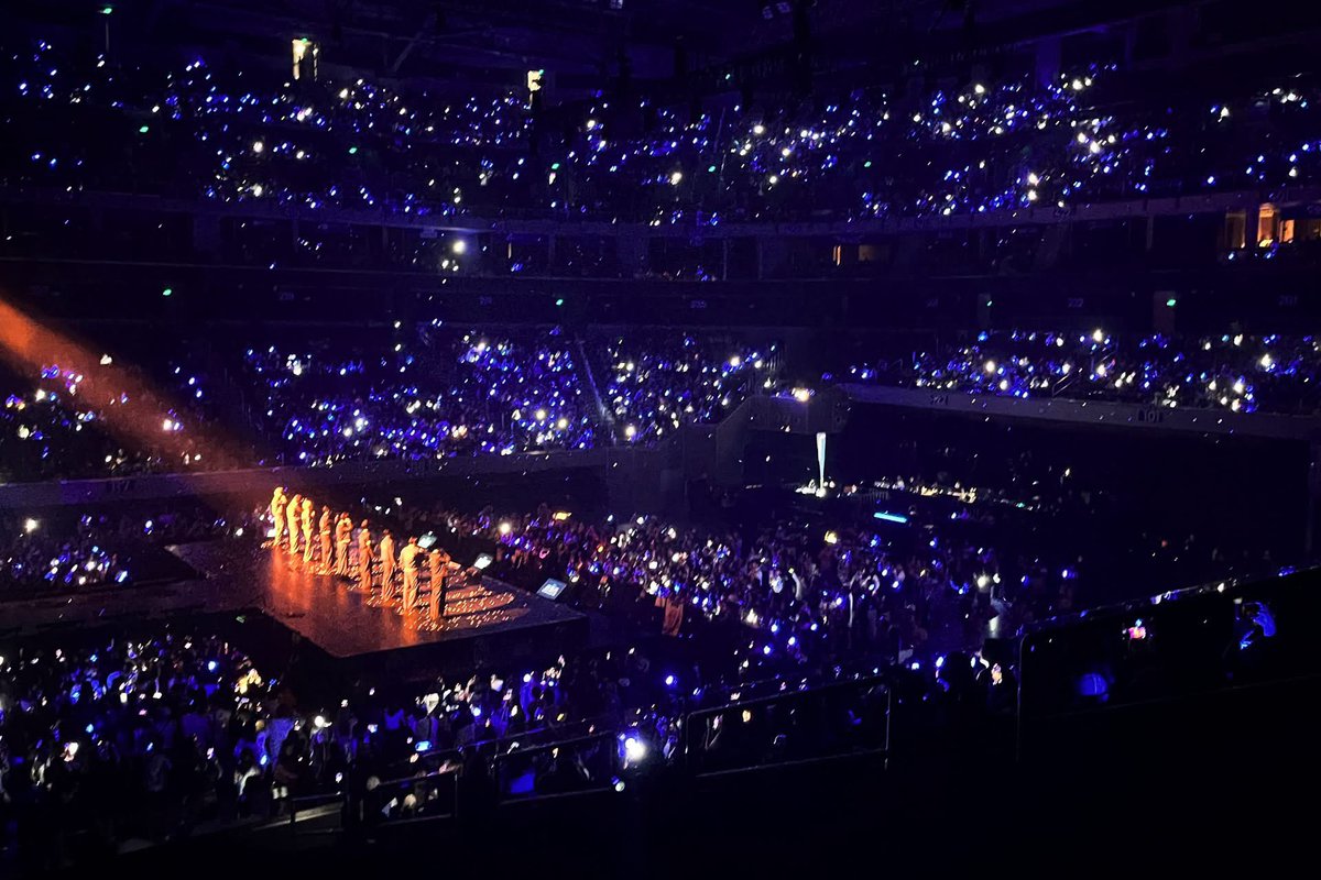 yanglim93's tweet photo. these 9 shining stars with fohas as their galaxy. https://t.co/yCuK5Da3Q7