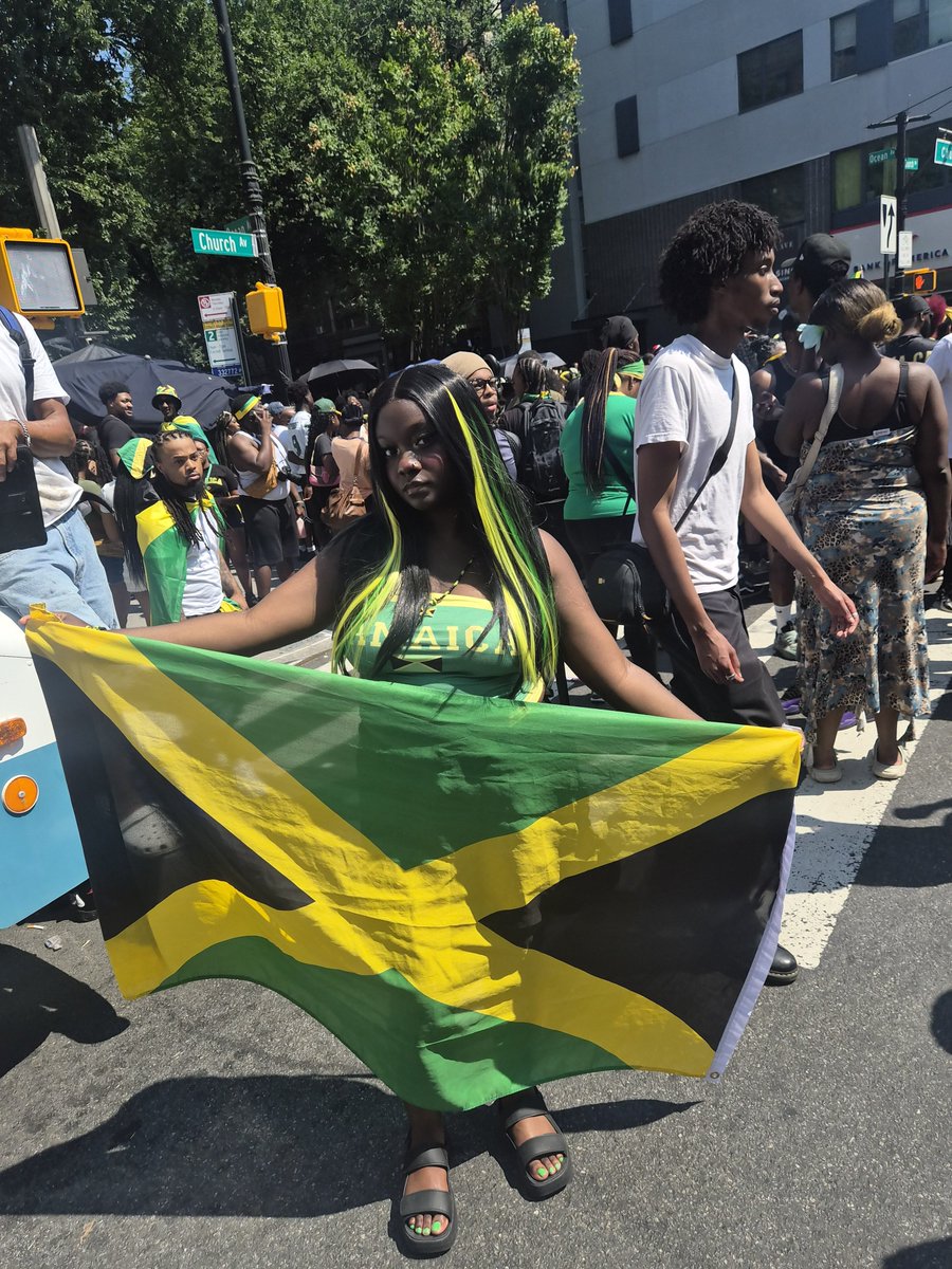 CallMeGizzzy's tweet photo. Big cheers to the first ever Jamaican parade in NYC...HISTORY 🇯🇲💥🇯🇲💥 https://t.co/O8IPgZ41r2