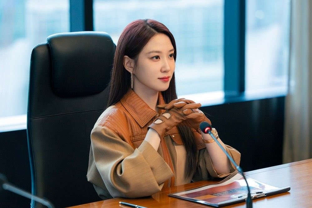 jieunbincore's tweet photo. don’t y’all just love it when women rule? they didn't just step into the boardroom—they are the boardroom😌 https://t.co/IR2j30LzQq