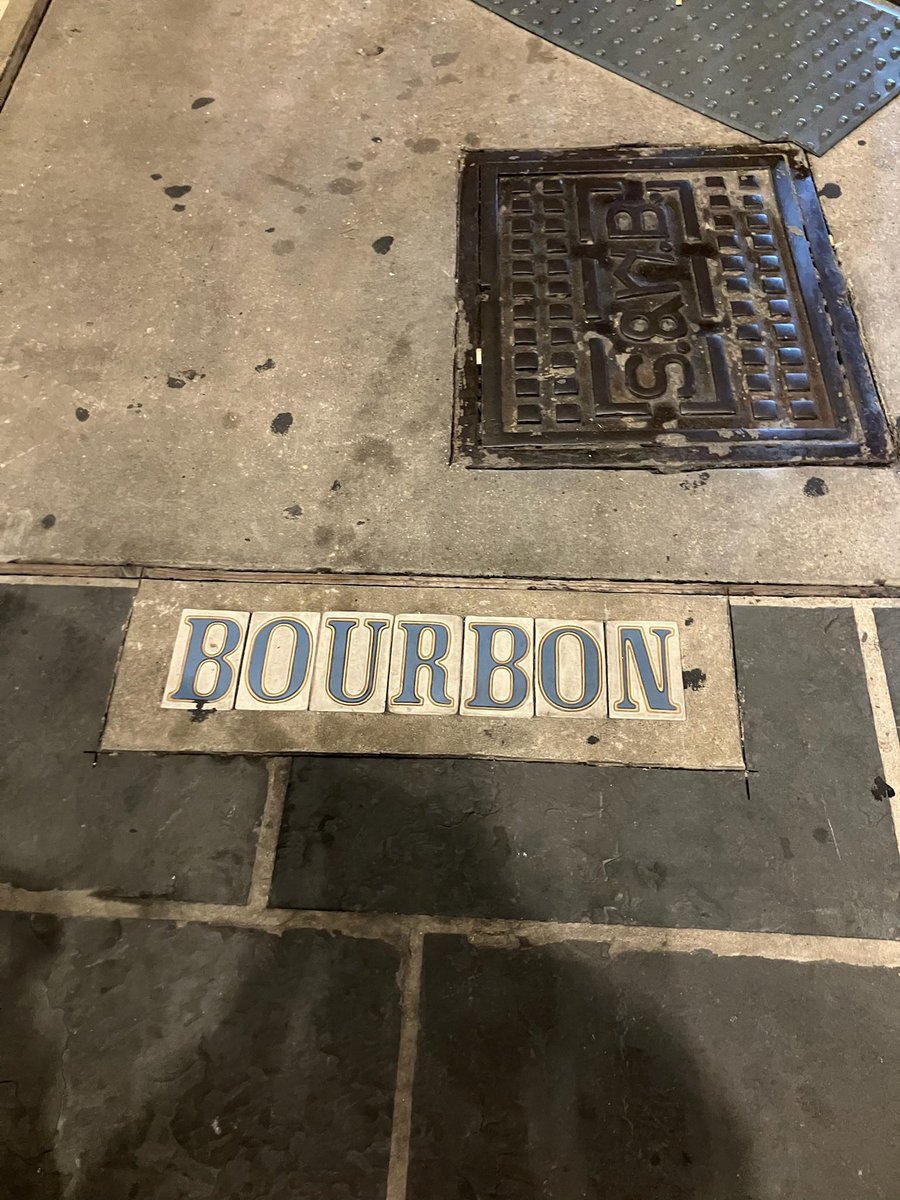 Opsydaisy4's tweet photo. Bourbon Street https://t.co/l6BBSvJrfi