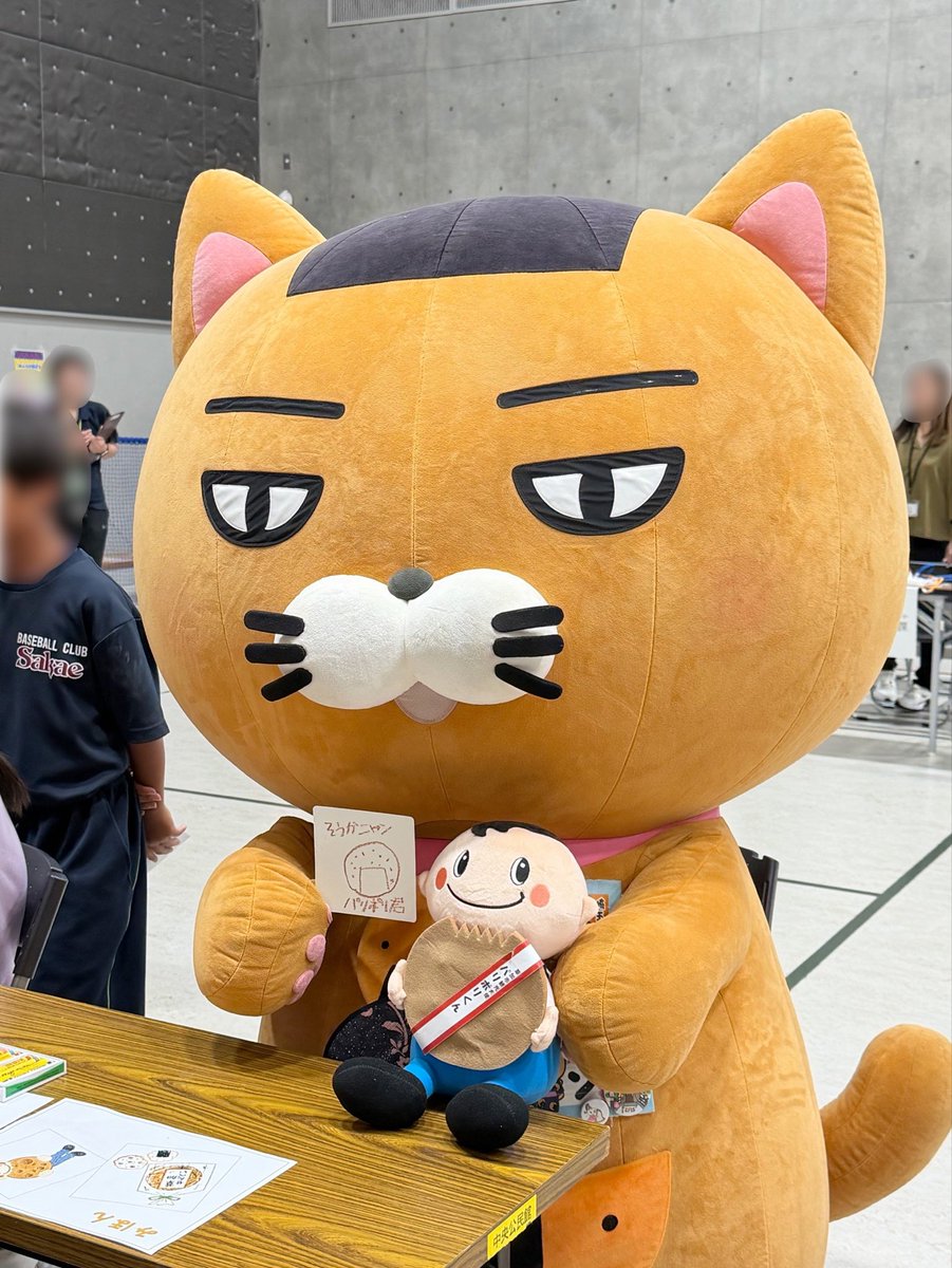sokanyan222's tweet photo. 草加市役所 産業振興課さんのブースで、お子様がそうかニャンを描いてくれたニャンよ🎨ฅ(ↀᴥↀ)ฅ🍘
とってもかわいいニャン🧡
そして、そうかニャンは大好きな草加せんべい🍘を描きましたニャン✨

#お仕事たんてい団
#草加市役所
#草加市
#草加市立松原児童青少年交流センター
#miraton https://t.co/TCXLqMr6ek