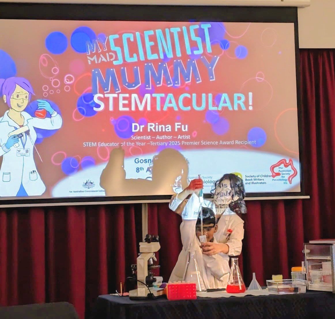 scientist_mum's tweet photo. STEMtacular! Thanks to the City of Gosnells for hosting this fun filled national science week event! Had a blast delivering an interactive #show! 
#scienceweek #stem #kidscience #DrRina #rinafu #rinawong  #femalescientist @inspiringaus @inspiringwa https://t.co/OqL5oQ89Qi