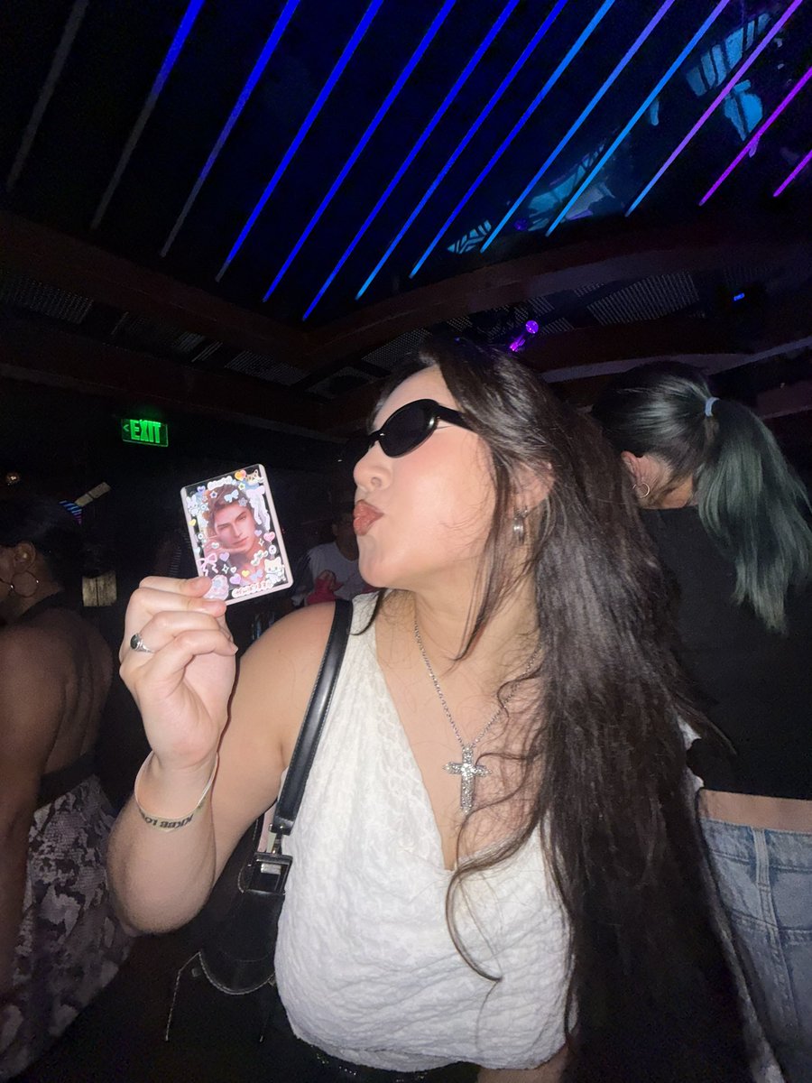 fayelwithluv's tweet photo. wym valko is gone he’s right here partying at the club w me 🤨

#全世界都爱敖尹 #ValkoIsLoved #BringValkoBack https://t.co/IyifDUCVbd