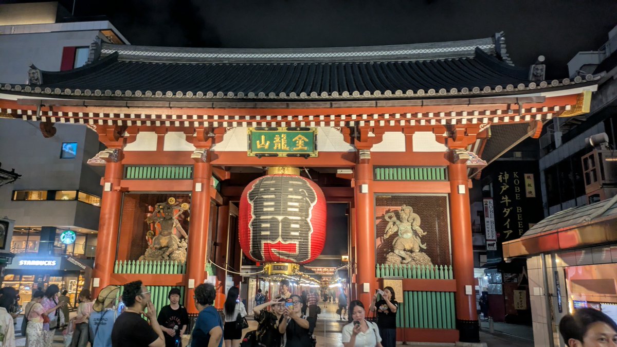 kumaring95's tweet photo. 夜の雷門 https://t.co/8ItXZLDkmf