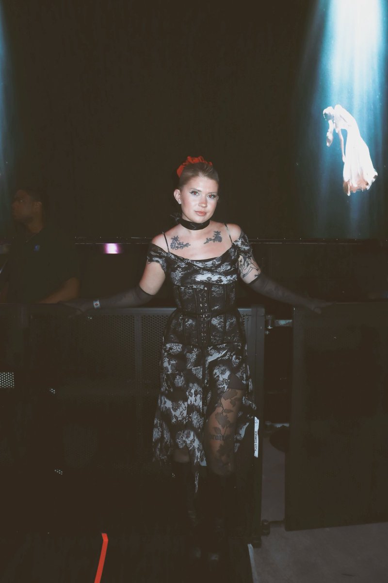 angelusaja's tweet photo. my recreation of ariana’s outfit for act 4 🤍 https://t.co/l0sLouZsaY