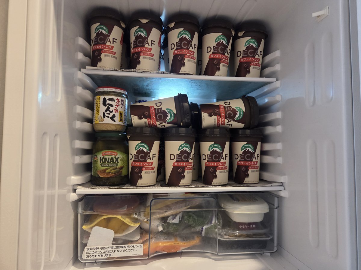 p910ogi's tweet photo. これ注意喚起なんですけど、安いからと言ってマウントレーニアを箱買いするのはやめておいたほうがいいですよ。あいつら要冷蔵です https://t.co/R2OEdWPc4Y