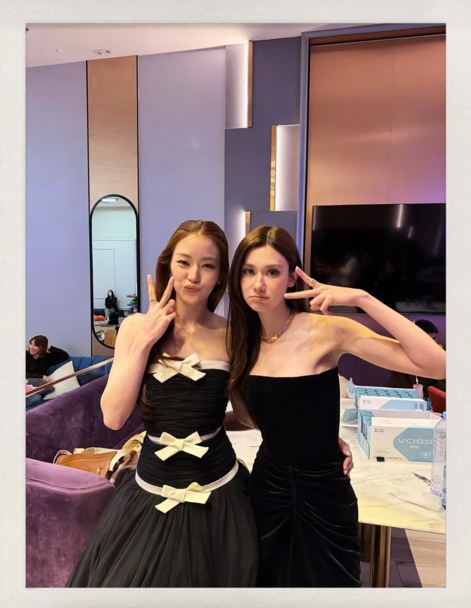2Uyou25's tweet photo. แล้วก็ดันเหมือนมากด้วยมีมที่ใช้กับที่ถ่ายรูปกับน้อง งอแงน่ารักมากลูก แม่เข้าใจหนูติดน้อง https://t.co/0KqpiSvOQU