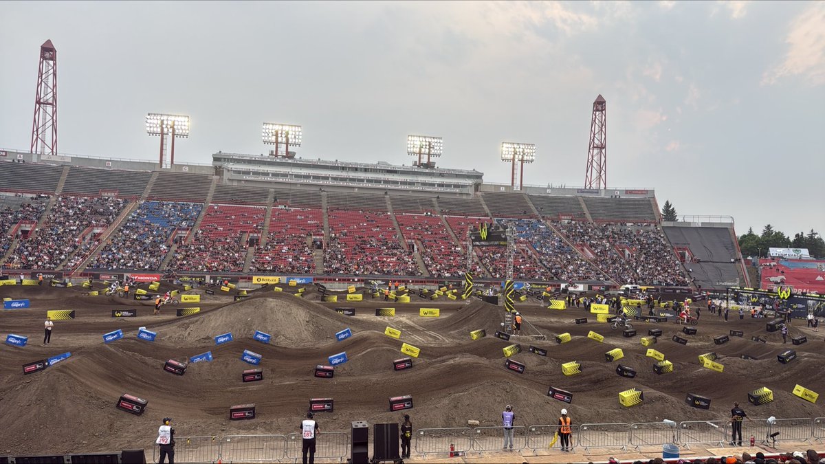 klheik's tweet photo. I’m here to report no jackets AND no hot lap @pulpmx https://t.co/6TzqZEQx3e