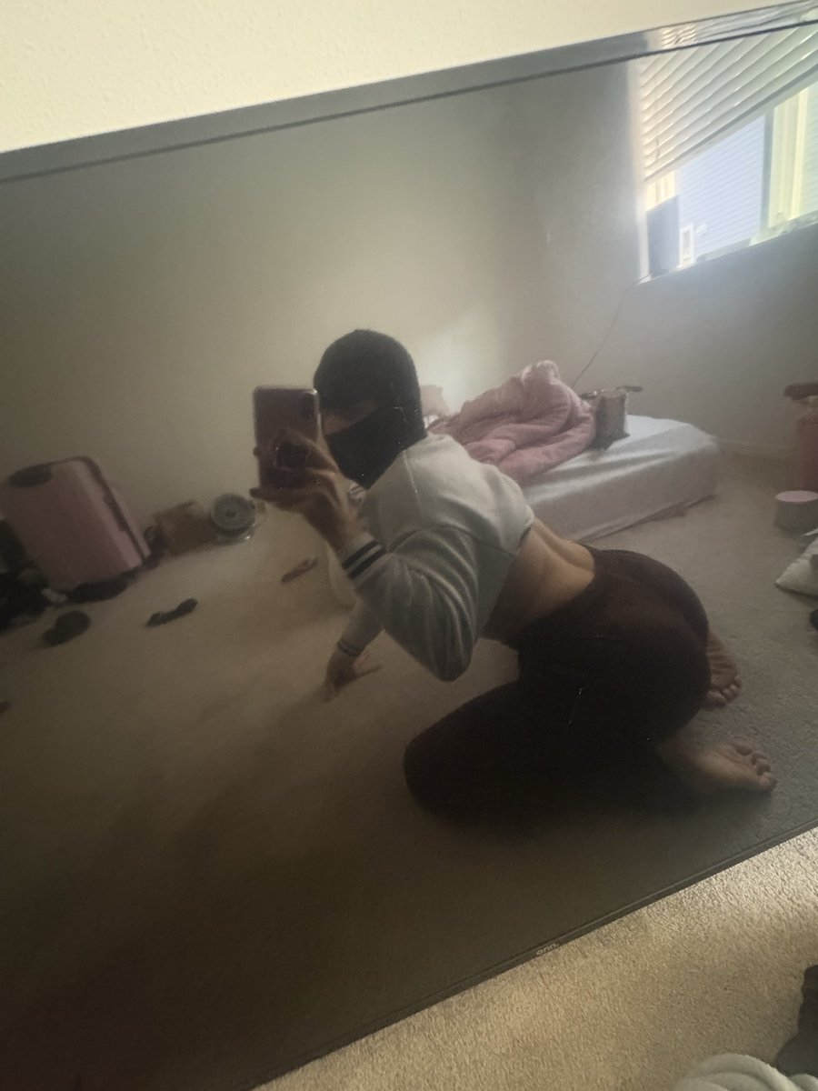 oregonfemboypdx's tweet photo. Been a min. Ass only getting bigger Lol #gayboy #femboy #trans #transwoman #lgbt #bigass #bigbooty #feet #soles #toes #bbl #smallwaist #backshots #backmuscle #feetfetısh #feetworshi̇p #feetِ #feetmaster #toes #ass #booty #pdx #pnw Dm me for special requests 😘 https://t.co/1Z2RSvbQF8