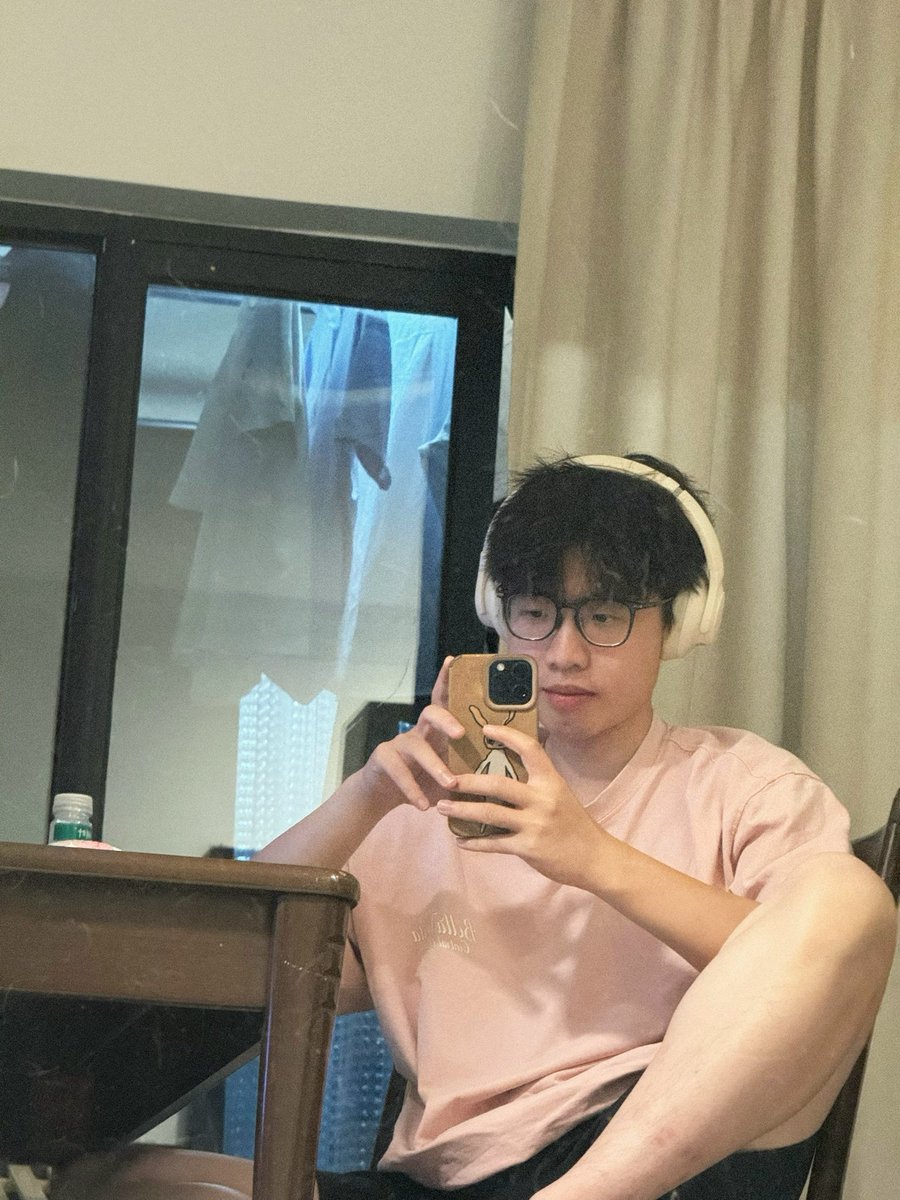 shushushule01's tweet photo. 低精力鼠就这样窝着 https://t.co/TgYvd1tPW8