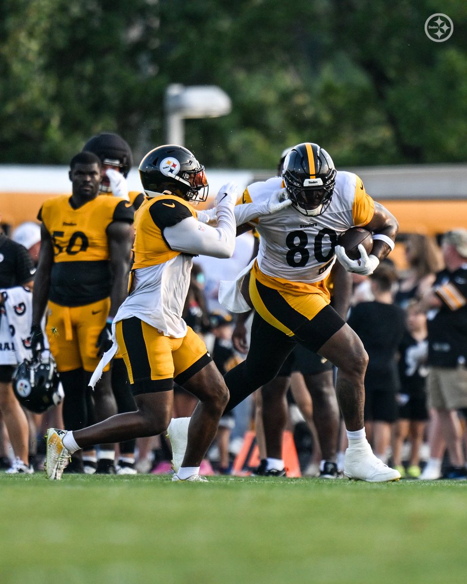 steelers's tweet photo. Big man incoming 😤 @_Dwfootball11 https://t.co/RBb2ImWPzv