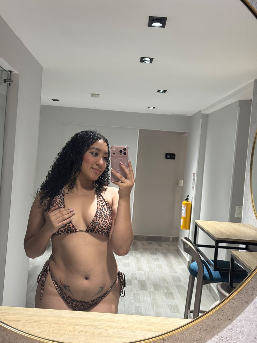 NaomiCambels2's tweet photo. come and let's play for a while..😘#stripchatmodel #modelwc #goodvibes #saturday https://t.co/0oCPVM0CLA https://t.co/12sXZV3T7q