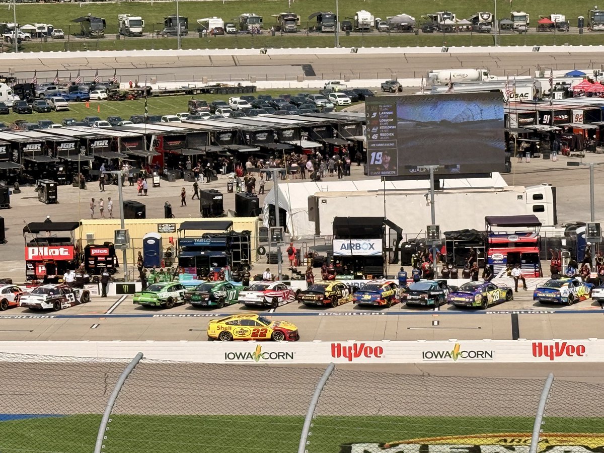 CLCrossland's tweet photo. @joeylogano @Team_Penske @ShellStationsUS @Pennzoil @FordRacing @hbpRacing @AutoTrader_com @DiscountTire @MaxxSunglasses @CocaColaRacing @PlanetFitness @iowaspeedway Looks fast 💨 https://t.co/t44QPFAZ3K
