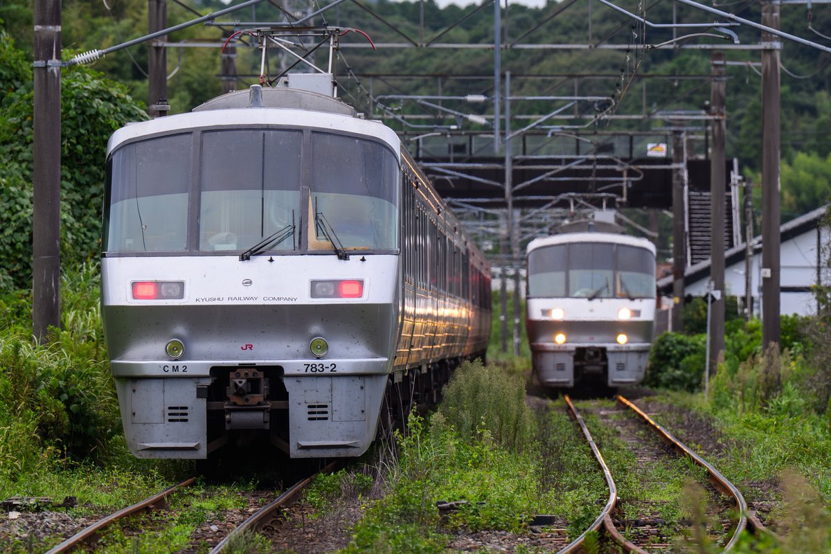 acct_of_master's tweet photo. 横並びで顔を合わせることが少ない Cm2とCm35が並ぶということで西九州へ。遅れの影響ですれ違う駅が三間坂から永尾に変わり綺麗に並んでくれました。

4049H 特急みどり49号 佐世保行
783系 Cm2+Cm23
4052H 特急みどり･ハウステンボス52号 博多行
783系 Cm35+Cm24
at 佐世保線
on 2026.8.8 https://t.co/4024lElAcy