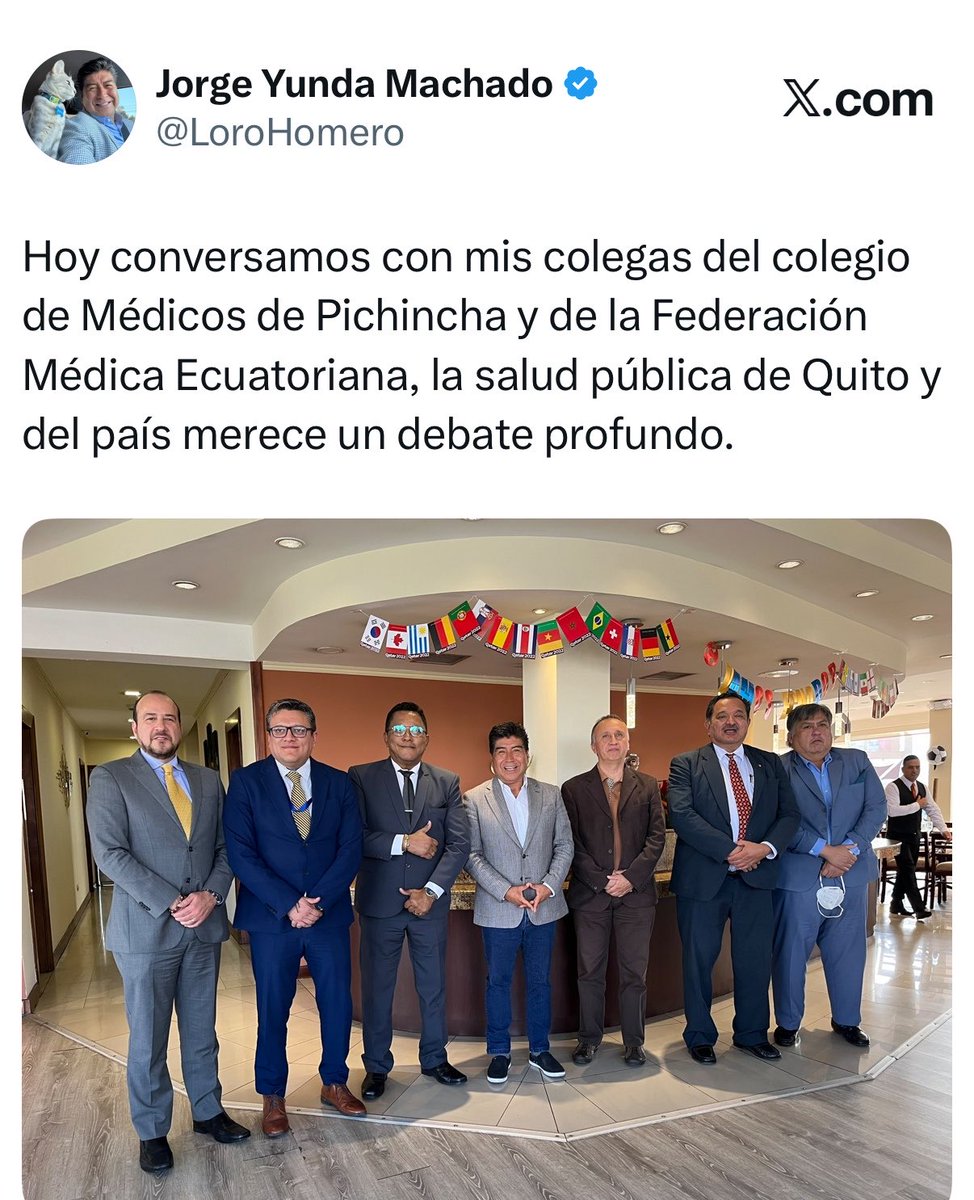 LoroHomero's tweet photo. Y que importa que uno no me quiera, los demás son leales colegas, malagradecido Carlitos yo te ayudaba a que tengas pacientes en Ibarra, solo que se te infectaban las autopsias. https://t.co/8bcjoBRCeW