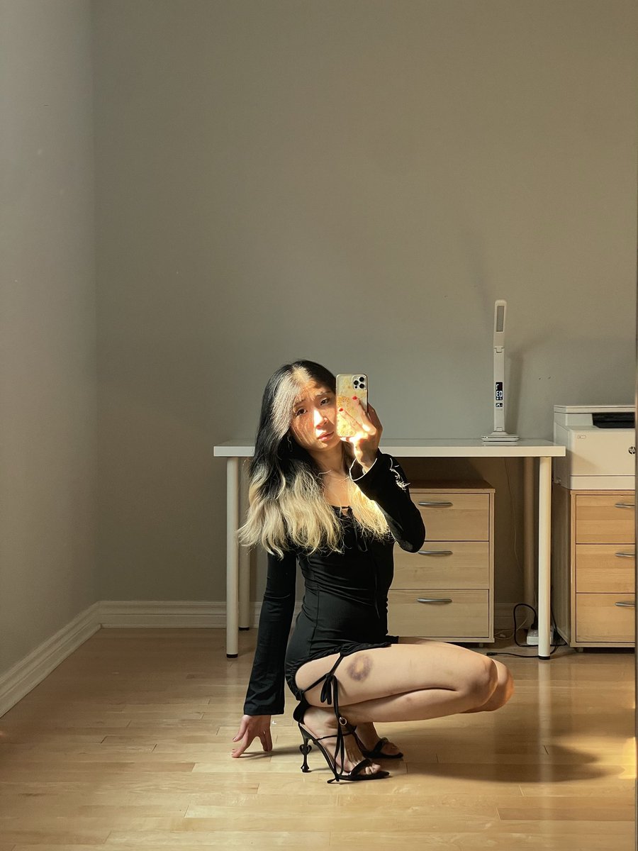 imjiwooe's tweet photo. @kaguya_hoshino Black heels never die https://t.co/DdSL2EJxYU