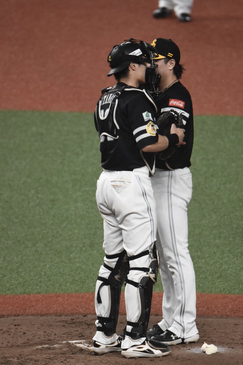 sea_hawks52's tweet photo. 2026.8.8
ベルーナドーム

かみちゃさんと陸さん近すぎない？笑

#上茶谷大河
#渡邉陸
#sbhawks https://t.co/KysVMSTtsb