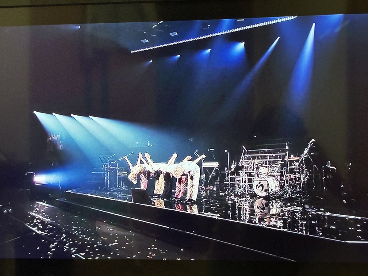 jujuyan8787's tweet photo. Utopia昨日真夜中に見て😢
2年半ぶりのライブを心から全身で楽しんでいるミセスがとにかくカッコよかった⚡️⚡️
色んな不安や感情が溢れてメンバーの涙😭ラストの長いありがとうに感極まった😭
声を出せない中大きな拍手で答えてたJAM'Sさんにも感動
(T ^ T)
公開に感謝しかありません🙏
#MrsGREENAPPLE https://t.co/GYjM3Hq2lE