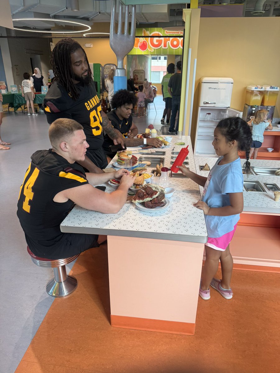 FootballGannon's tweet photo. Early morning practice so we could volunteer at the ExpERIEnce Children’s Museum!

Encourage everyone to check out the museum.  A must stop when visiting Erie!!! https://t.co/nYyBVXQJv9