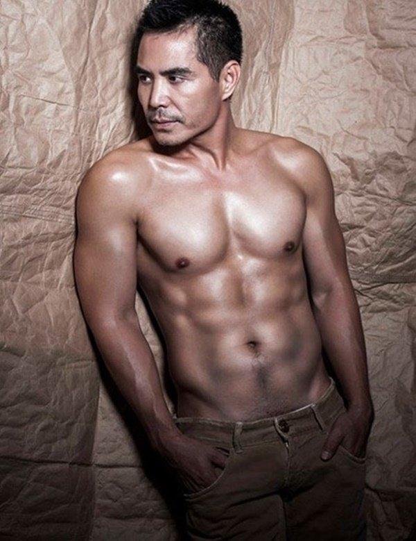 Traistn2's tweet photo. Diễn viên  (Trung Dũng  ) lộ video xx
L��o này dâm..cu to body đẹp ..lông nhìu mà không cạo để cả chùm nhé anh em
Bán trọn bộ 5 video và hình full của (Trung Dũng)  giá #100k 🥰
Bạn nào mua kết bạn zalo #0928938006s giao dịch nhé 
5 đến 7 phút 1 video nha https://t.co/DfjaDIp5HO