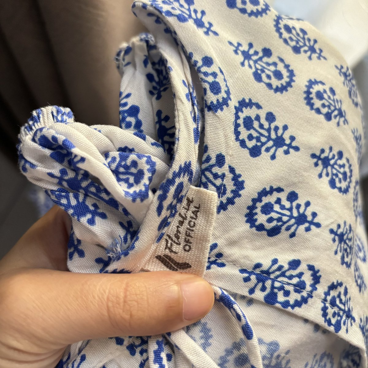 lovedbyadla's tweet photo. WTS preloved blouse floral id 80k aja baru sekali pake. free ongkir lewat🍊dm for details! https://t.co/ycJ9nqJO1H