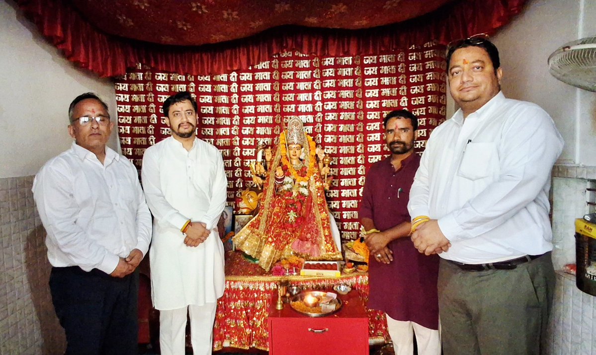 Advocate84R's tweet photo. होशियारपुर के गाँव रसूलपुर के  मंदिर में सालाना भंडारे में शामिल होकर माथा टेकने का मौका मिला! https://t.co/FZZWs59osV