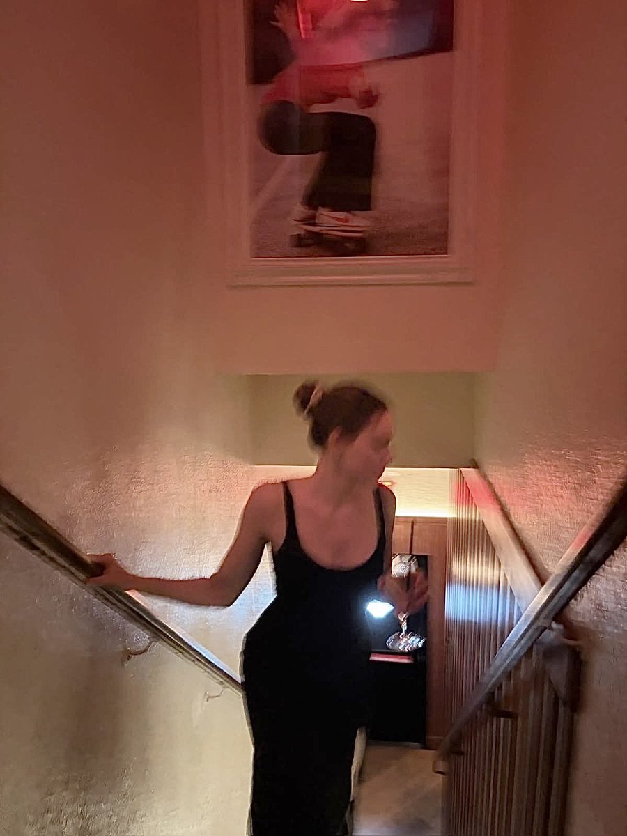 HMikelrol's tweet photo. No soy una víctima de mi pasado. Soy la arquitecta de mi propio imperio 🐱🍷 https://t.co/dPDco7ovXq