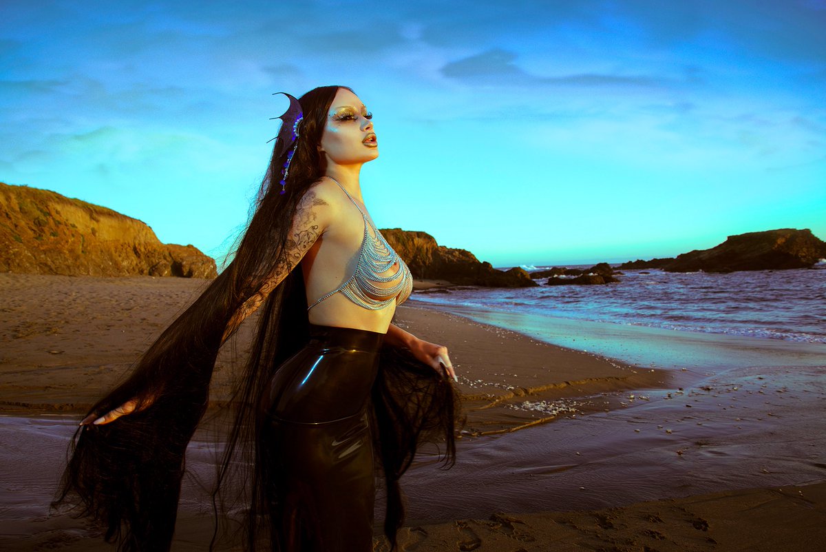 babygunk's tweet photo. “But a mermaid has no tears, and therefore she suffers so much more.” https://t.co/xtOKy118r1
