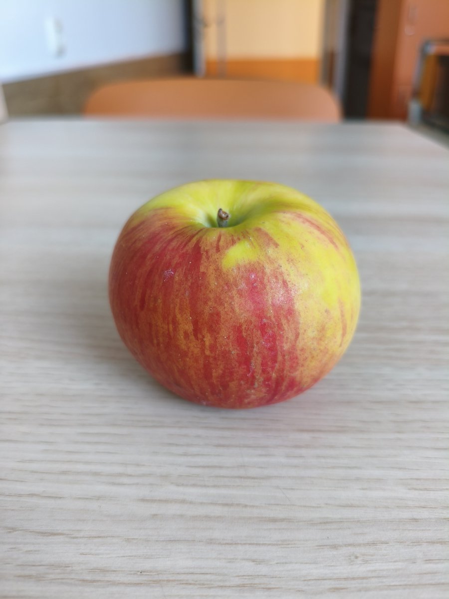 MPoochkin's tweet photo. Яблоко это не только вкусно, но и полезно... клетчатка, железо https://t.co/BWzfxFcA02