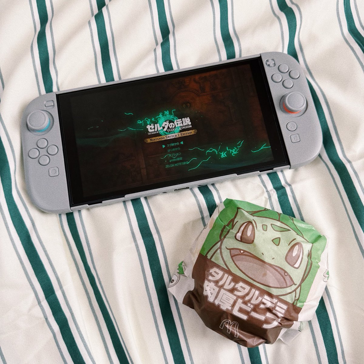AJIFRY_411's tweet photo. 🎮と🍔 https://t.co/BQf9RdQIVR