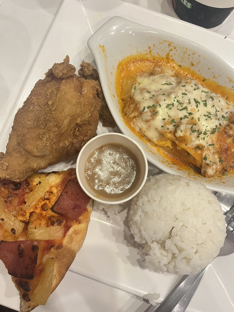 0xhaengun's tweet photo. You are not broke.

Kung napupunta yung pera mo sa pambayad ng bills, panggastos ng pamilya, pambayad ng utang, at pambili ng pagkain — ibig sabihin, nakakapag-provide ka. Nakakatayo ka sa sarili mong paa.

You are not broke, you are responsible.

Darating din yung panahon na mas makakaipon tayo. Mas giginhawa ang buhay. Sipagan at galingan lang natin palagi.

Papabor din satin ang panahon.