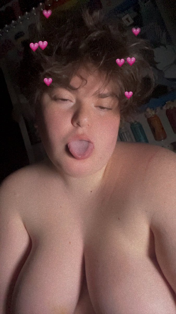 BabyBrunTiger's tweet photo. high as a mother the other night. someone wanna fuck me while i’m delirious?🥵😵‍💫🤤 https://t.co/aywf2AJd0M