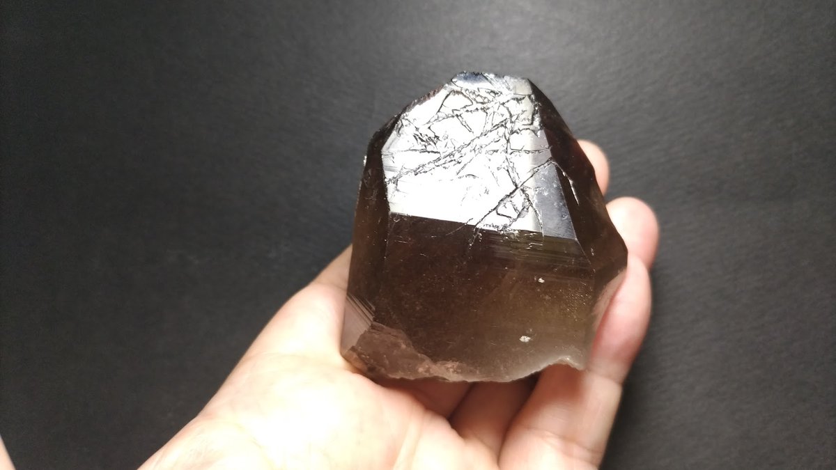 て*う様 龍脈の精髄 ― 煙水晶「山の幻影を宿す結晶」※売上の一部を保護猫活動に て*う様 龍脈の精髄 ― 煙水晶「山の幻影を宿す結晶」※売上の一部を保護