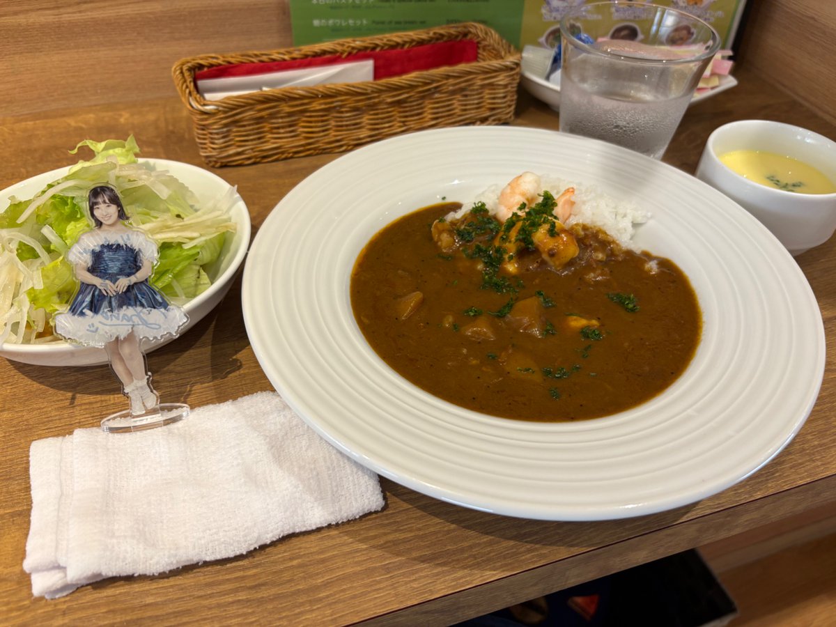 hashipy2010's tweet photo. 海老カレーが美味しそうで
入店✨✨
熱中症になる前に
クールダウン&カレー🍛
#CuteRobin
#かのちゃんぽすと
@kano_robin https://t.co/h42JyXUyCy