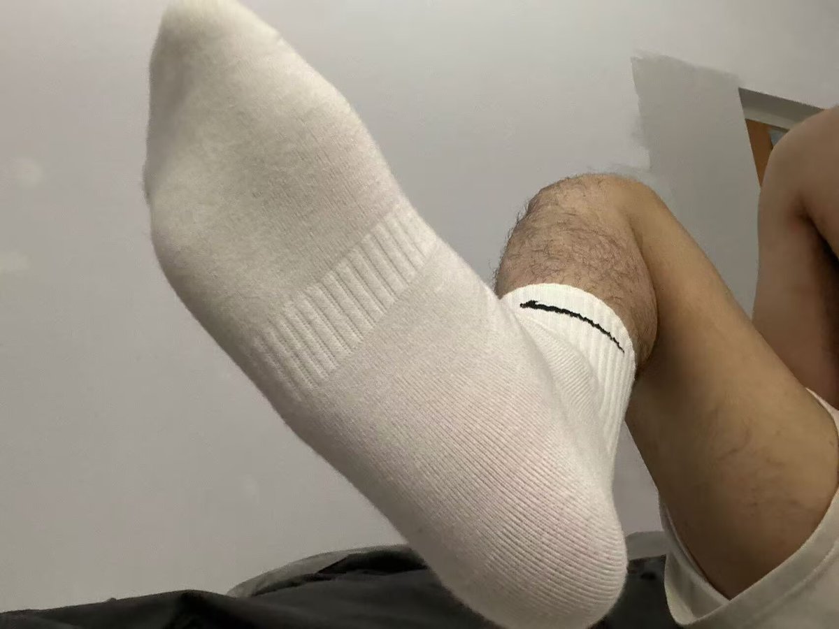 S14254095's tweet photo. 不管是奴，还是伪，更甚是S主，都能被你爹我调戏挑逗忍不住硬起来流淫水，就看想不想接受调教，主还是能训练调教出来奴性的，只不过是麻烦点需要一点点扒开伪装一点点羞辱刺激才能放下当主的架子，说到你心坎可以点赞或私信，看看都有说到哪些奴伪S主心里了。 https://t.co/J42O5vxO12