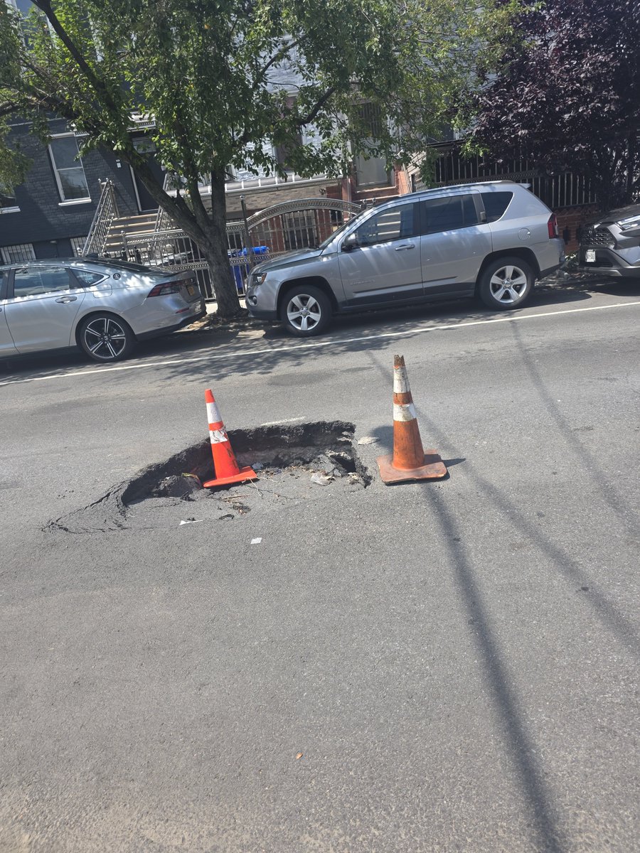 GH0S7T's tweet photo. @NYC_DOT @nyc311 @NYCMayor  Hey guys, I reported this pothole on Fountain Ave between Pitkin and Belmont ave last week now It's turning into a sinkhole. Please fix asap it's in the middle of the road 😳 https://t.co/jLA0Edqd6H