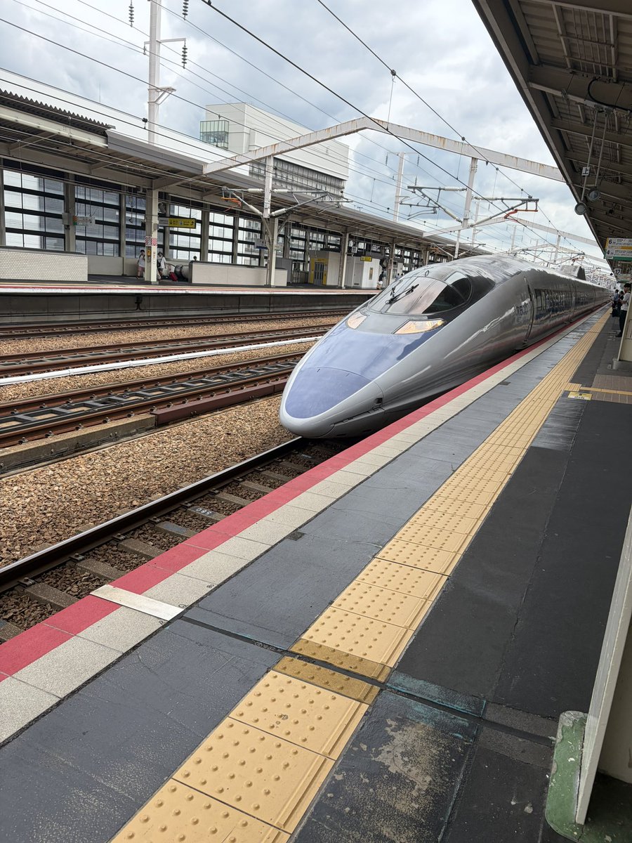 yuruyuru_camera's tweet photo. このタイプの新幹線に初めて乗った！

適当に予約したけど、○○系とか書いてあってもよくわからん🤔️ https://t.co/DECmPXYObb