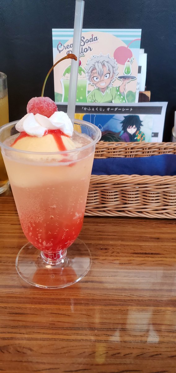 hidelovesu's tweet photo. 暑さ吹き飛ぶ
クリームソーダ💖
美味しそ～✨ https://t.co/7nohqrQNwv