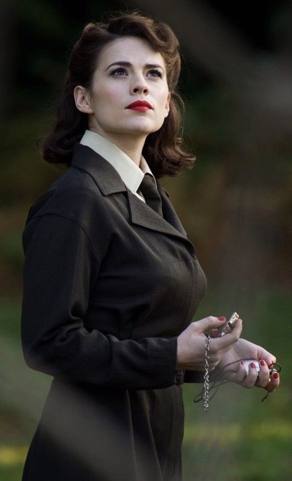 RealCineVerse's tweet photo. Peggy Carter is returning for ‘AVENGERS: DOOMSDAY’, but is she ready to face Doctor Doom’s terror ?

​Here are 3 theories on her role:-
​1️⃣ Leading the Multiverse Attack: She could be leading a multiverse strike team from another timeline to stop RDJ’s Doctor Doom.

​2️⃣ Emotional Clashes: If Doom shares history with Captain America or Tony Stark’s universe, Peggy’s presence will add major emotional drama.

​3️⃣ Secret Wars Setup: Her character could play a vital role in helping the heroes survive before Battleworld is formed.
​Do you think Captain Carter will survive the fight against Doctor Doom ?