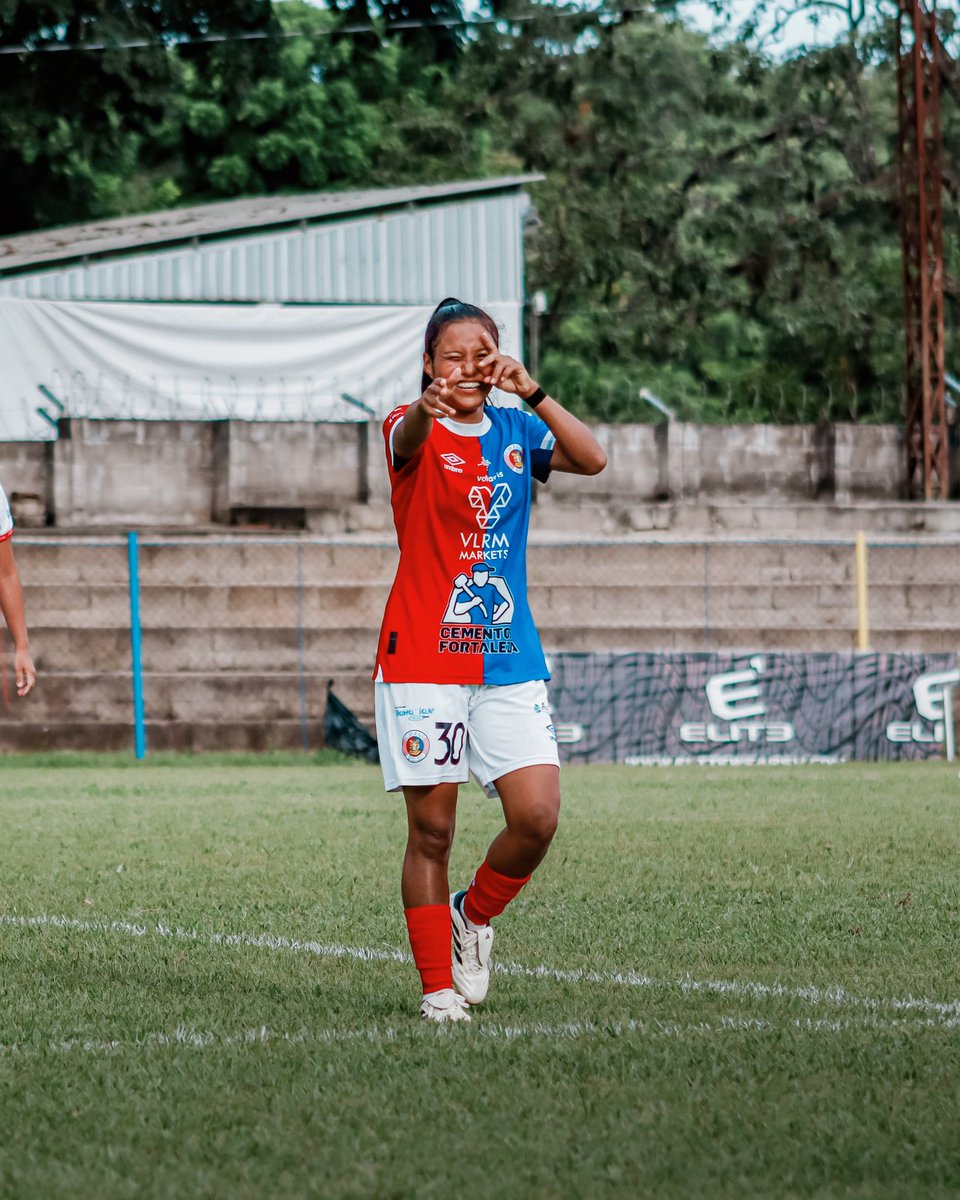 cdfas_fem's tweet photo. 𝑯𝑶𝒀 𝑺𝑬 𝑱𝑼𝑮Ó 𝑩𝑶𝑵𝑰𝑻𝑶 🤩📸🔴🔵

#CDFAS #REYDECOPAS https://t.co/QqnnubVrtB