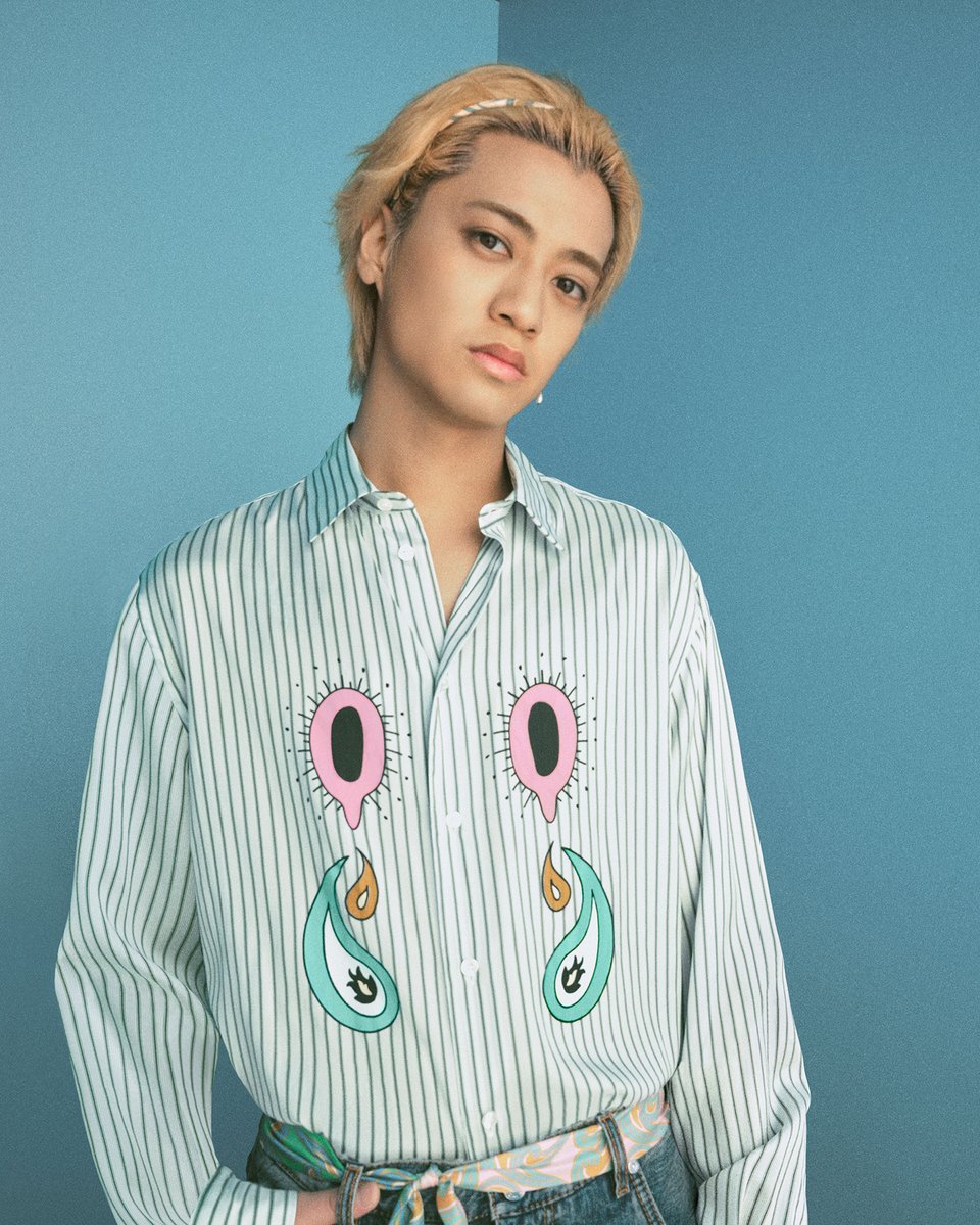 THEFASHIONPOST's tweet photo. ETRO が、グローバルブランドアンバサダーを務める髙橋海人とのカプセルコレクション「ETRO per Kaito Takahashi」を発売。髙橋本人が出演するキャンペーンビジュアルも公開されたほか、伊勢丹新宿店と阪急うめだ本店にて、ポップアップストアを8月11日(火)まで開催中。
https://t.co/VU1nR7UGOc

#髙橋海人 #ETRO #ETROperKaitoTakahashi