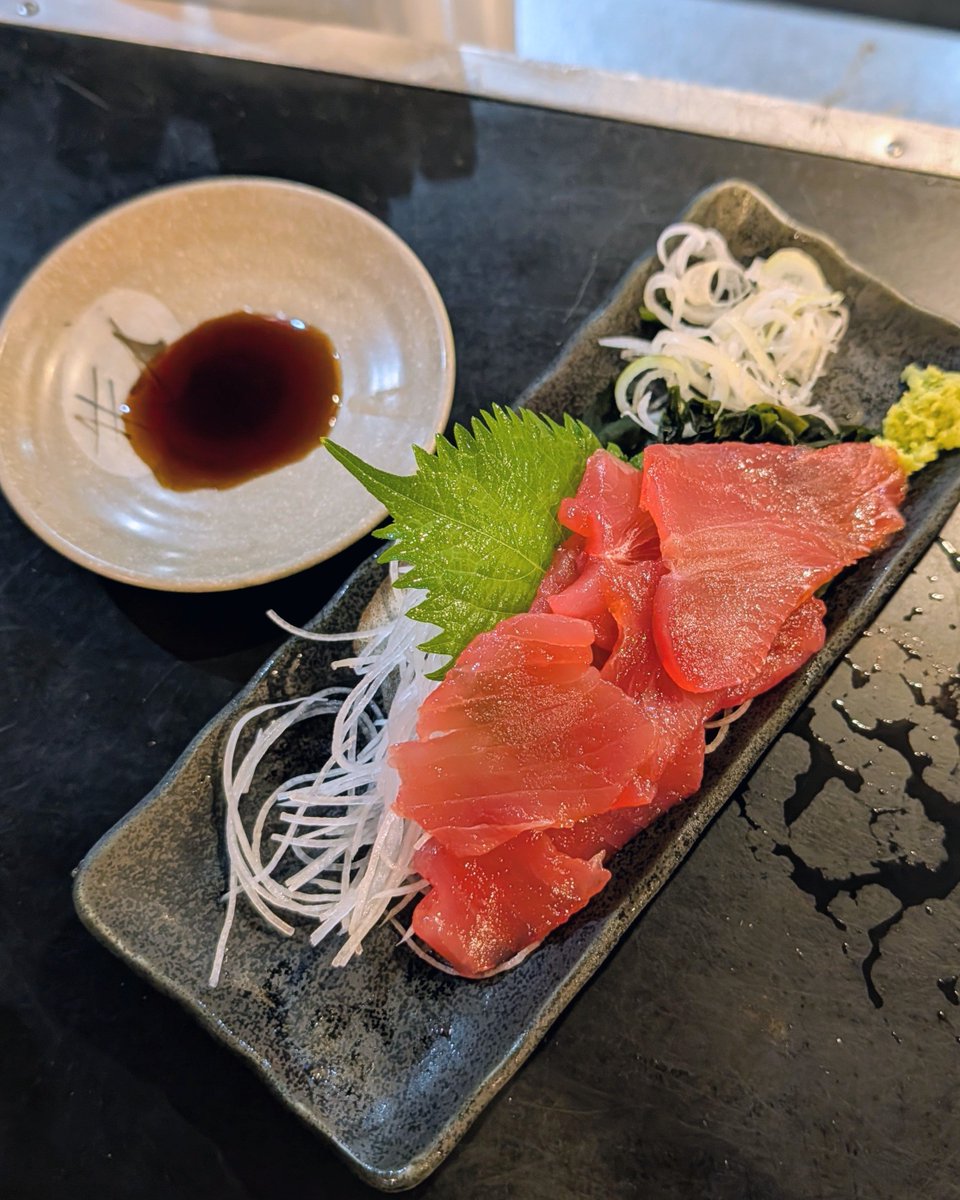 closs33's tweet photo. #closs酒場
あみ焼元祖 しちりんにて。

まぐろ中おち
冷やしトマト https://t.co/G1KYLfO4WF
