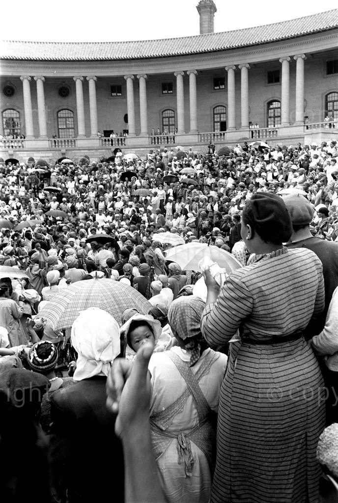 HistorySAZAR's tweet photo. Women's march, at the Union Buildings, 09 August 1956. Over 20 000 women of all races marched to the Union Buildings to demand the abolition of the pass laws. Source: Drum Archive https://t.co/NAyoQ8tIfi