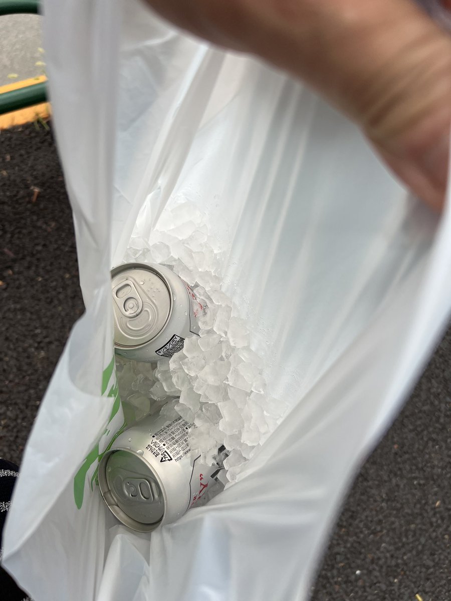 GAZZYw's tweet photo. 散歩なう
＼(^o^)／

缶ビールはスーパーで買って
ちょっと歩いてから飲む https://t.co/oOY71c6DeY