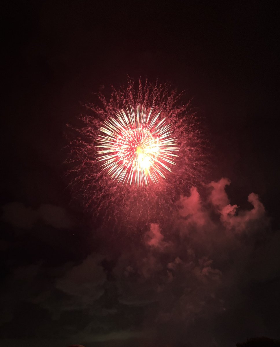 coco062755's tweet photo. 奏夢くん‼︎赤い花火だよ〜🎇
花火好きかな？今年見たのかな〜 https://t.co/KetxubsXvo