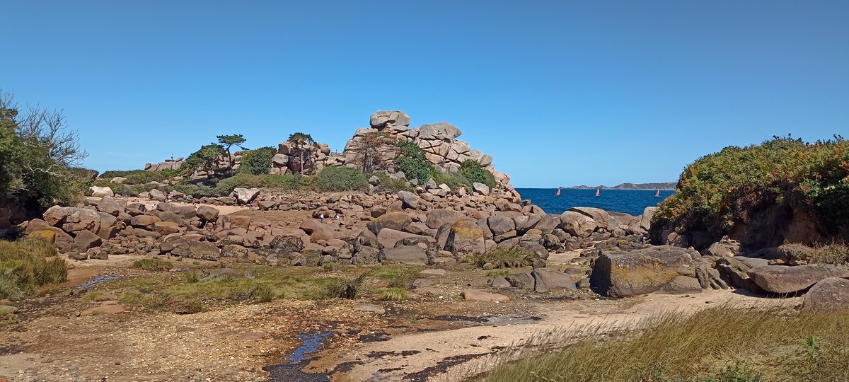 Chevaliergille6's tweet photo. Belle journée dans le tregor, toujours sympa de visiter le radome souvenir de promenade scolaire 😉 https://t.co/gJhMUX4Wq2