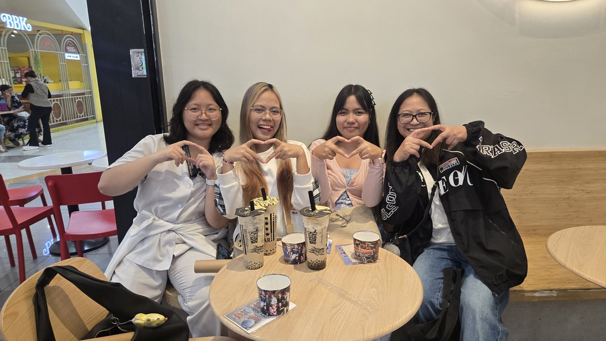 kpopbissh's tweet photo. @TeamHiyasPH Ang mga humabol 😁❤️🎉

SIXFINITY WITH TREASURE
#TREASURE6thANNIVERSARY
#트레저와함께한6년
#TREASURE https://t.co/paXRMOKK7R
