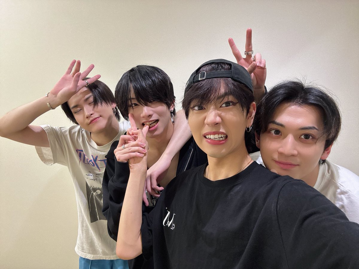 __itsuki0916's tweet photo. テニミュ愛知公演
千秋楽ありがとうございました！！

愛知公演も最高に楽しかった🔥

今日はD2メンバーと📸
本当に3人には支えてもらって、沢山感謝しています。
もっともっと熱い試合ができるよう全力で挑みます🐍

次は福岡公演です！
よろしくお願いいたします🫰

  #テニミュ
 #海堂薫 https://t.co/JK1Ek9xxdc
